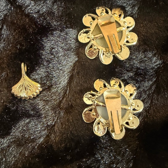 Vintage Blue Frosted Clip Earrings & Blue Frosted Necklace Pendant - Picture 2 of 7